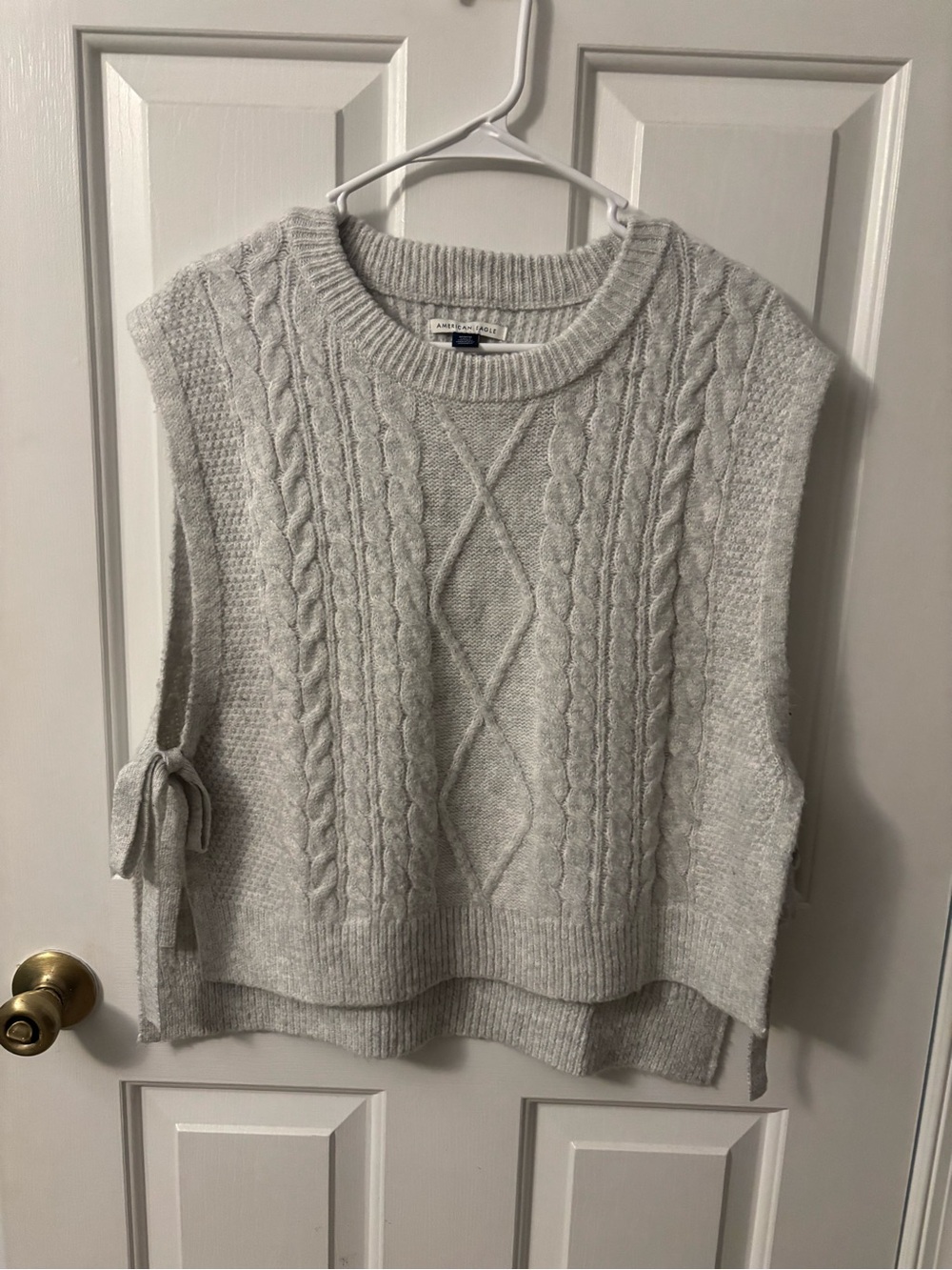 American Eagle Outfitters Light Gray Cable Knit Sleeveless V-Neck Sweater Vest